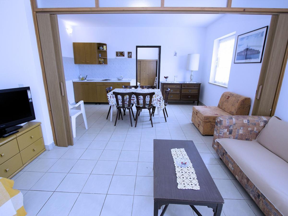 Apartments Tin ロヴィニ 部屋 写真