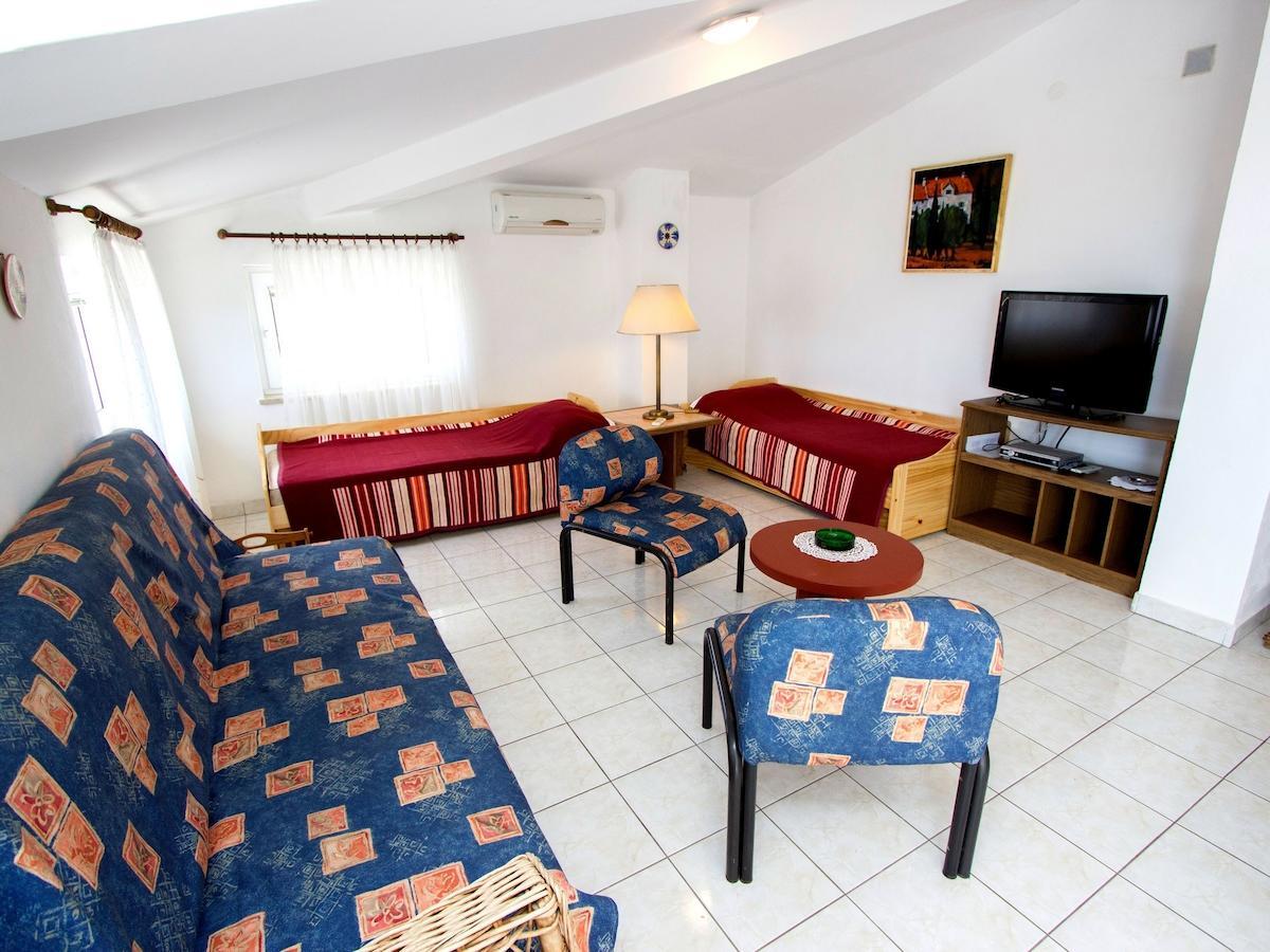 Apartments Tin ロヴィニ 部屋 写真