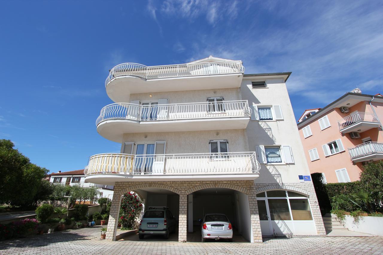 Apartments Tin ロヴィニ エクステリア 写真